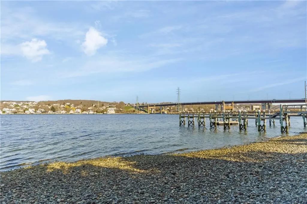 45 Narragansett Boulevard Portsmouth RI 02871