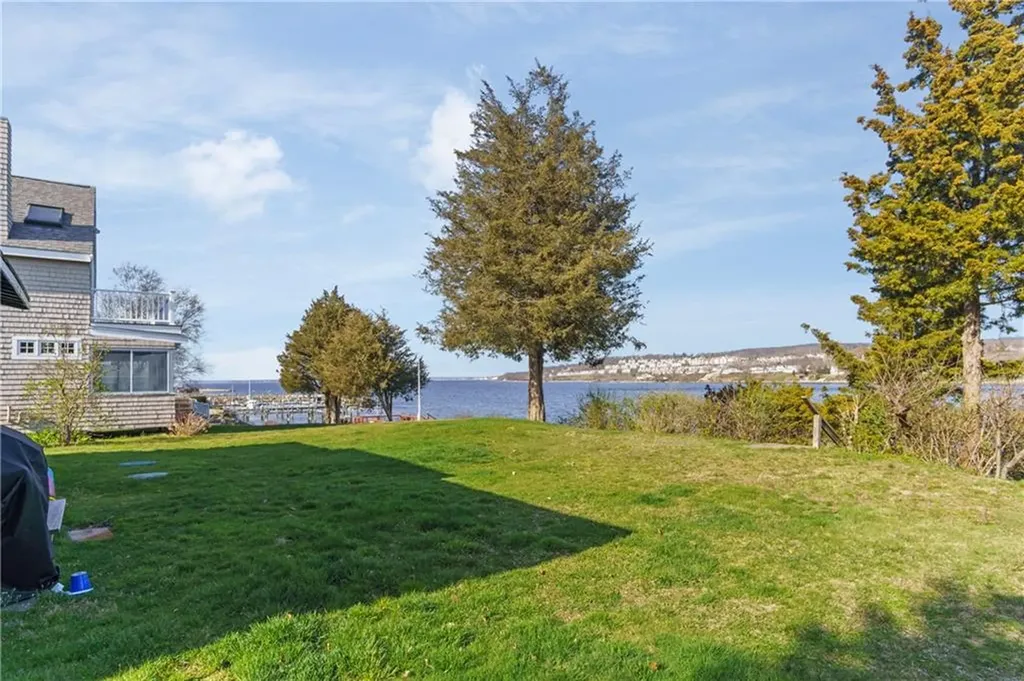 45 Narragansett Boulevard Portsmouth RI 02871