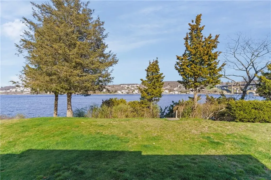 45 Narragansett Boulevard Portsmouth RI 02871