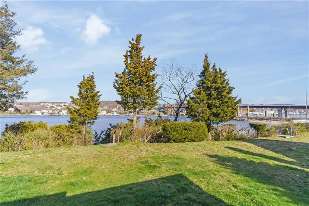 45 Narragansett Boulevard Portsmouth RI 02871