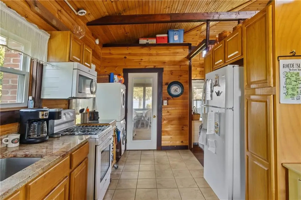 45 Narragansett Boulevard Portsmouth RI 02871