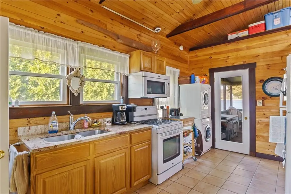 45 Narragansett Boulevard Portsmouth RI 02871