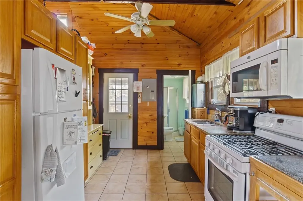 45 Narragansett Boulevard Portsmouth RI 02871