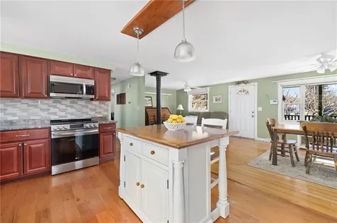 20 Frank Drive Tiverton RI 02878R