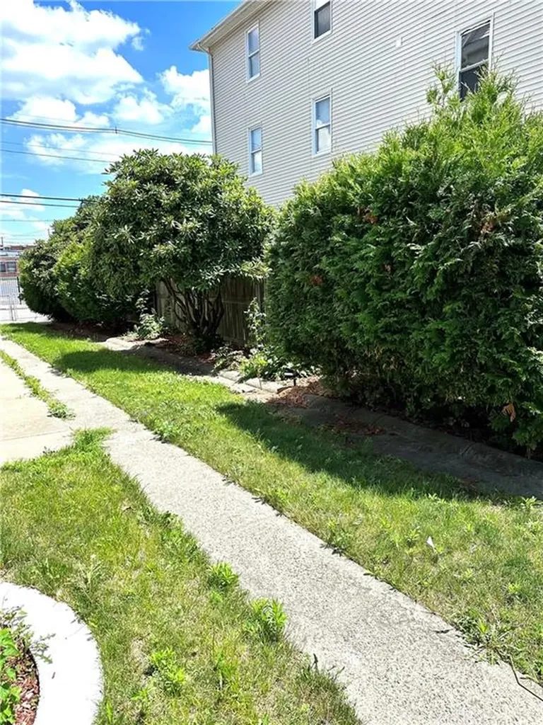 1047 1049 Eddy Street Providence RI 02905
