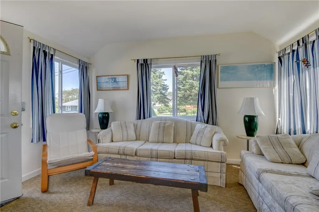 20 Saltaire Avenue Narragansett RI 02882