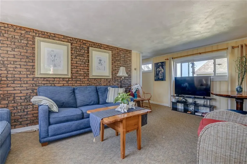 20 Saltaire Avenue Narragansett RI 02882