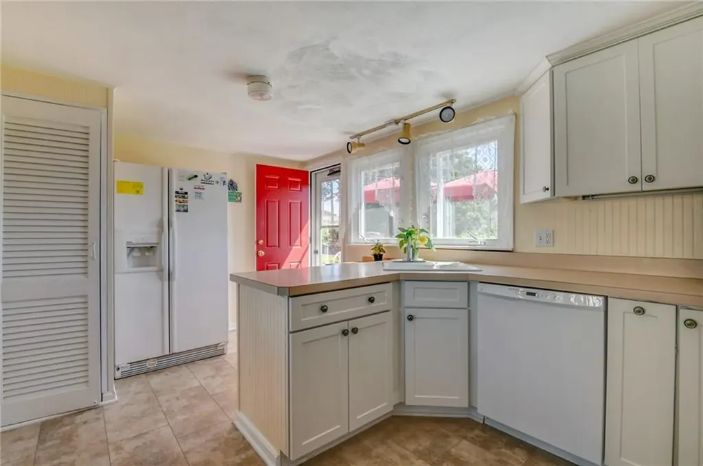 20 Saltaire Avenue Narragansett RI 02882