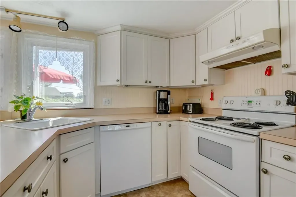 20 Saltaire Avenue Narragansett RI 02882