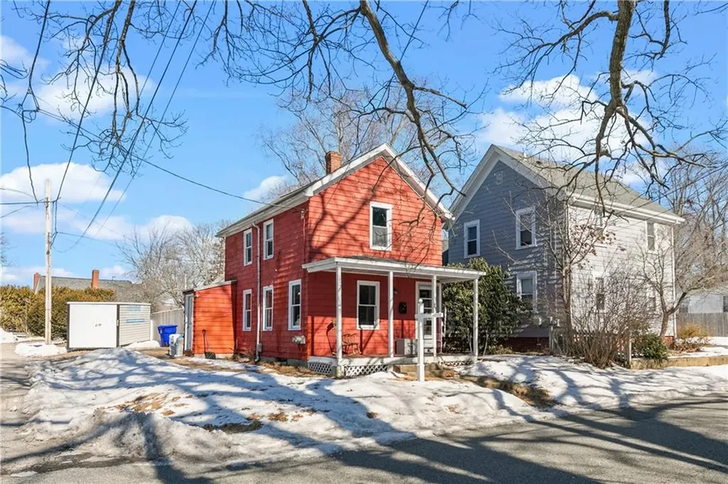 31 Knowlton Street East Providence RI 02915
