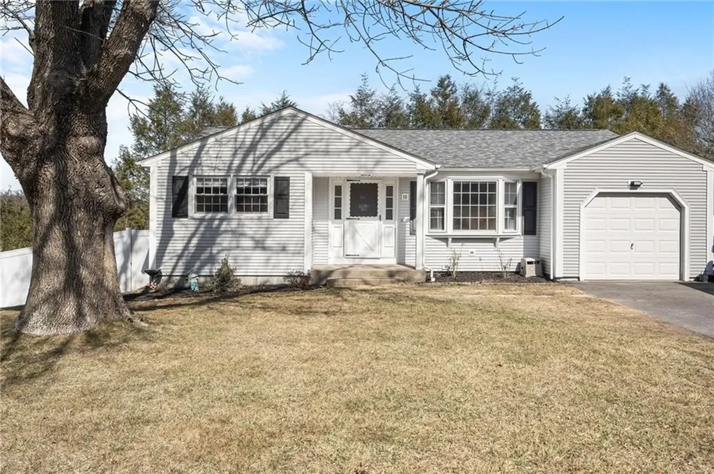 10 Morningside Drive West Warwick RI 02893