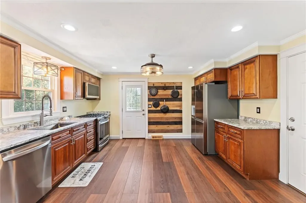 10 Morningside Drive West Warwick RI 02893