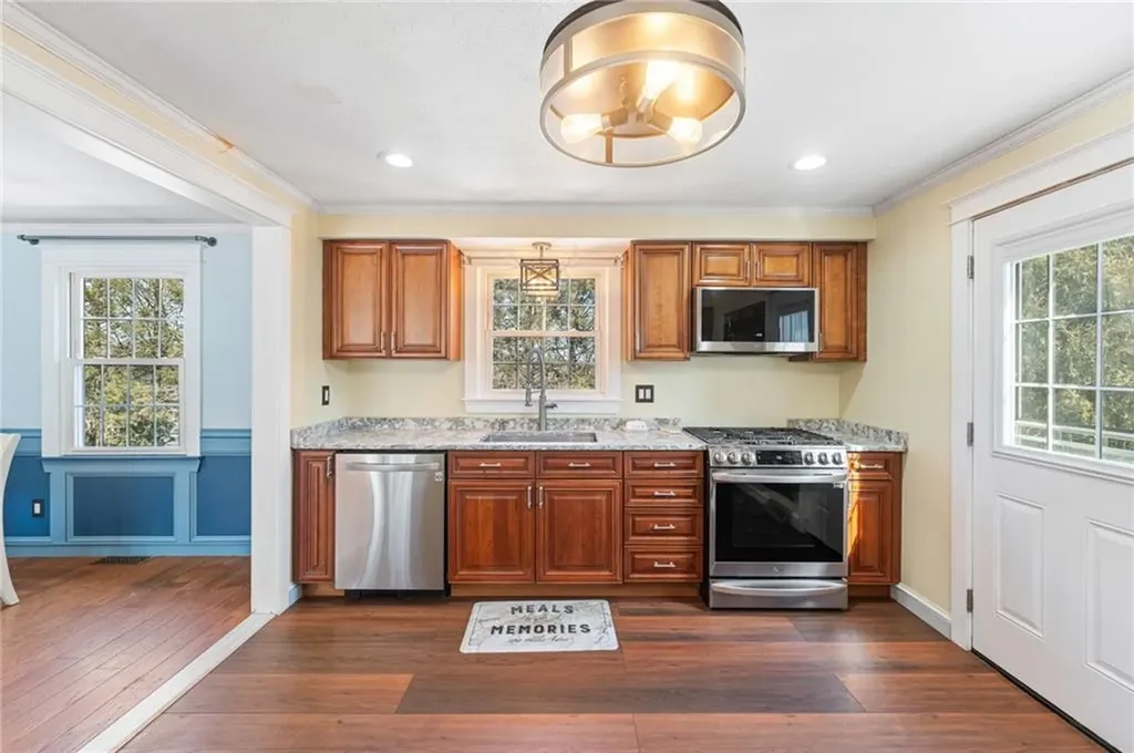 10 Morningside Drive West Warwick RI 02893