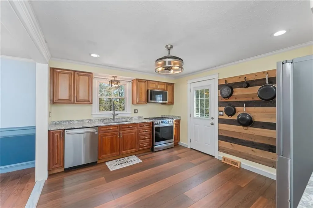 10 Morningside Drive West Warwick RI 02893
