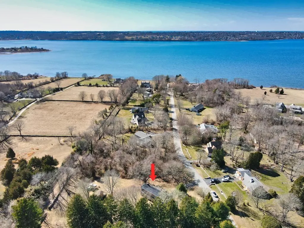 33 Bonniefield Drive Tiverton RI 02878