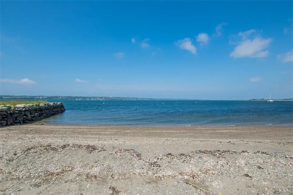 33 Bonniefield Drive Tiverton RI 02878