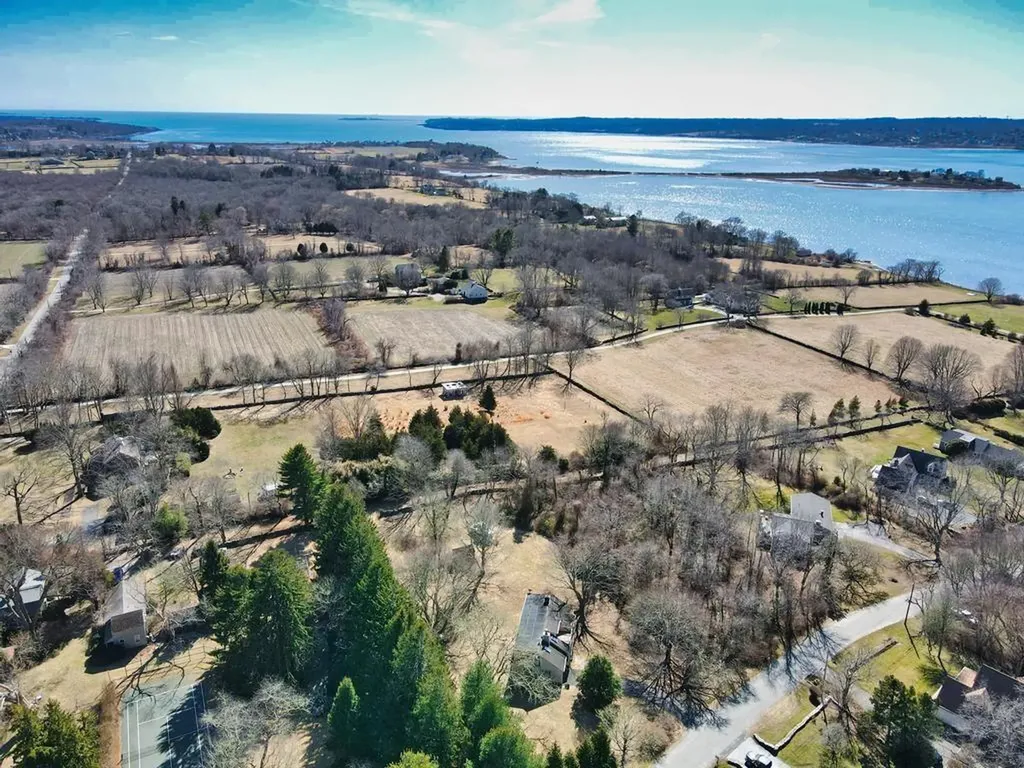 33 Bonniefield Drive Tiverton RI 02878