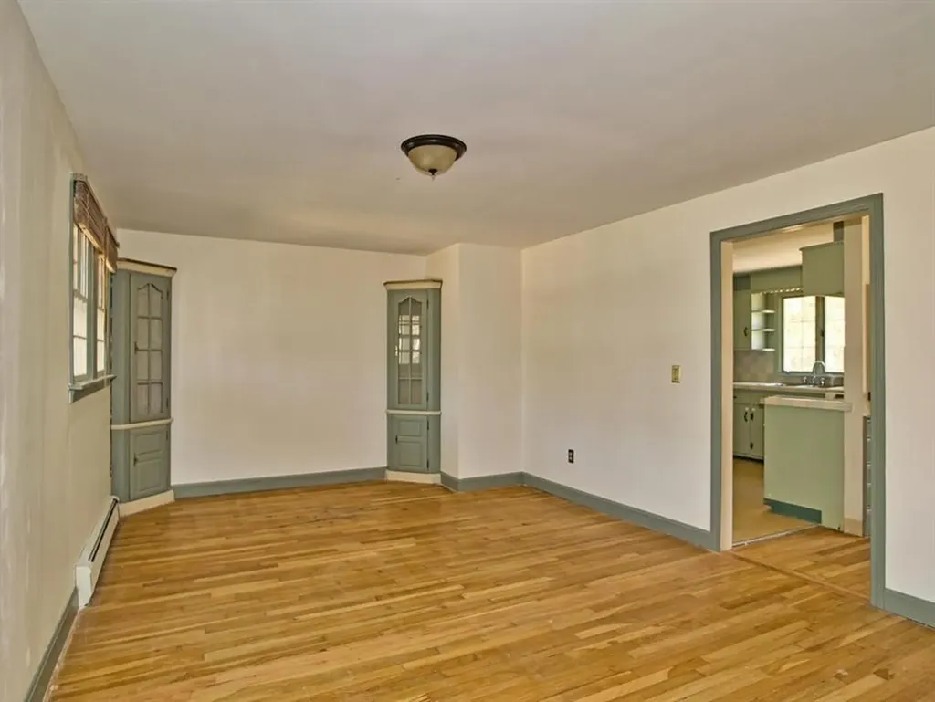 33 Bonniefield Drive Tiverton RI 02878