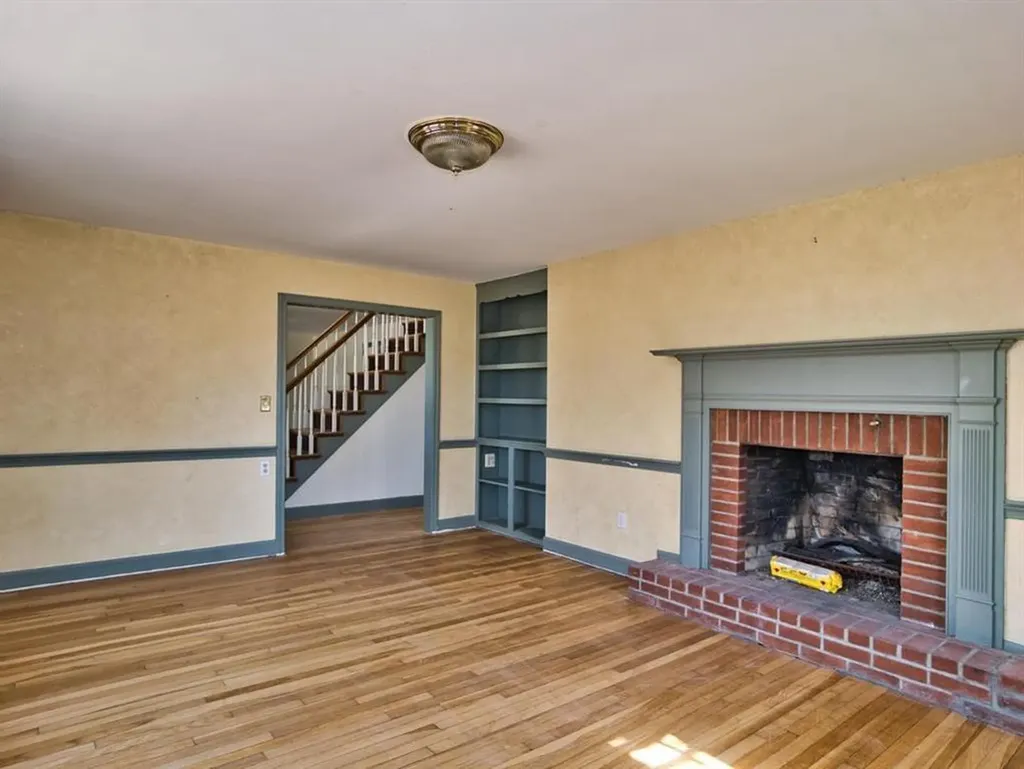 33 Bonniefield Drive Tiverton RI 02878