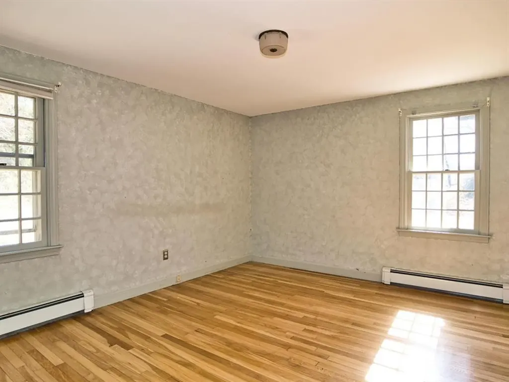 33 Bonniefield Drive Tiverton RI 02878