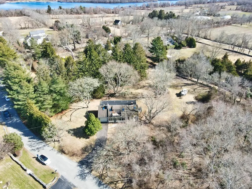 33 Bonniefield Drive Tiverton RI 02878