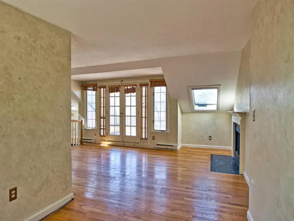 33 Bonniefield Drive Tiverton RI 02878