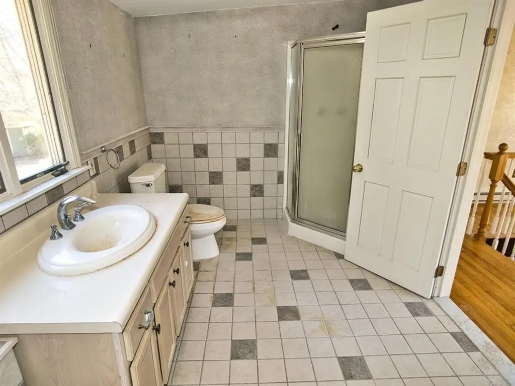 33 Bonniefield Drive Tiverton RI 02878