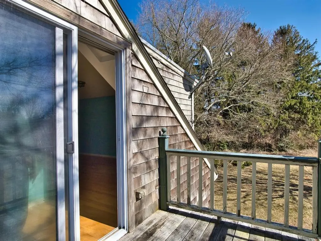 33 Bonniefield Drive Tiverton RI 02878