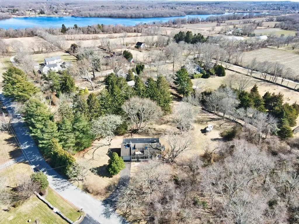 33 Bonniefield Drive Tiverton RI 02878