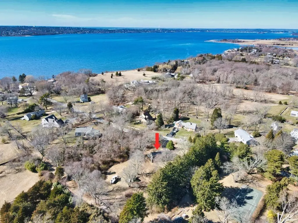 33 Bonniefield Drive Tiverton RI 02878