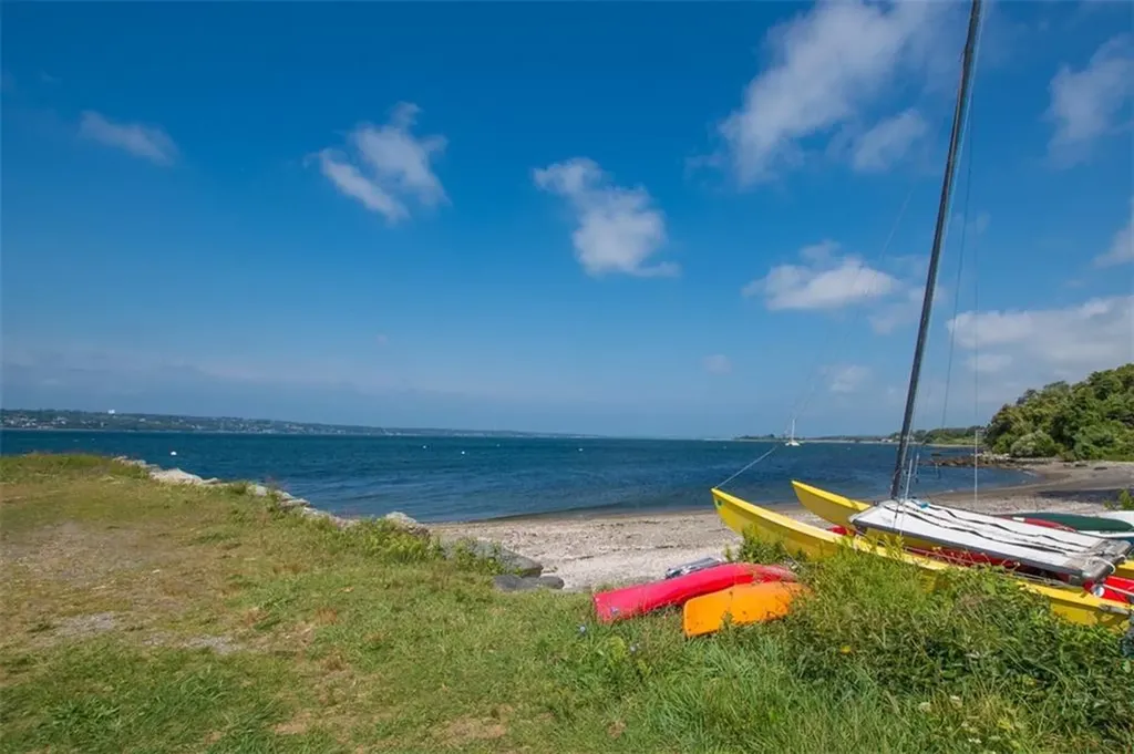 33 Bonniefield Drive Tiverton RI 02878