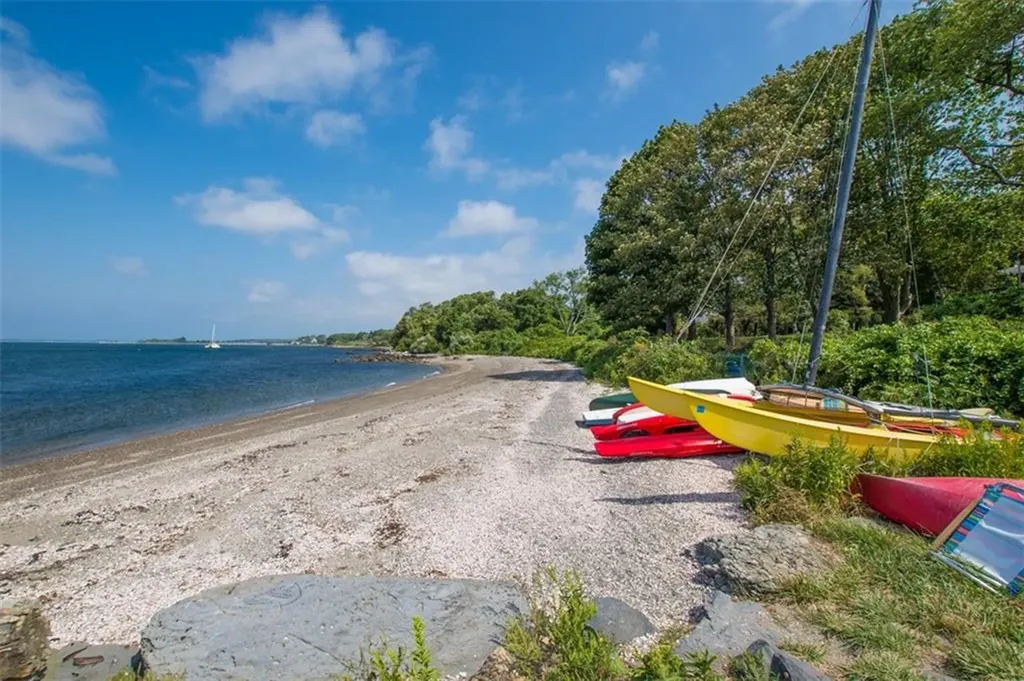 33 Bonniefield Drive Tiverton RI 02878