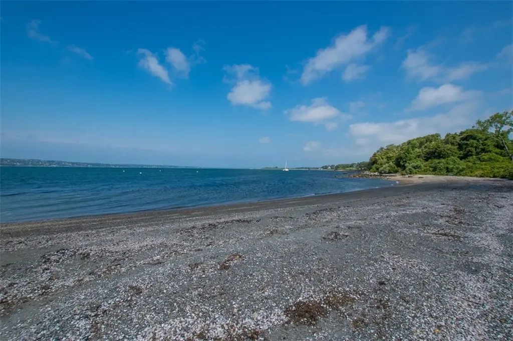 33 Bonniefield Drive Tiverton RI 02878