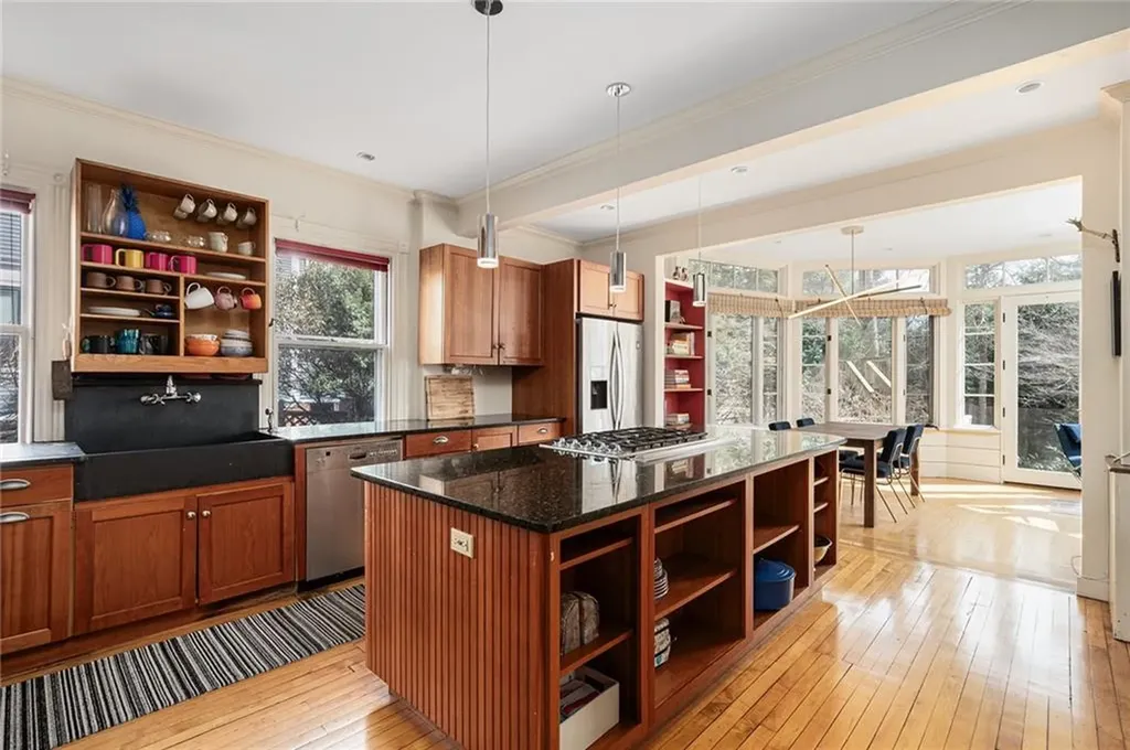251 Olney Street Providence RI 02906