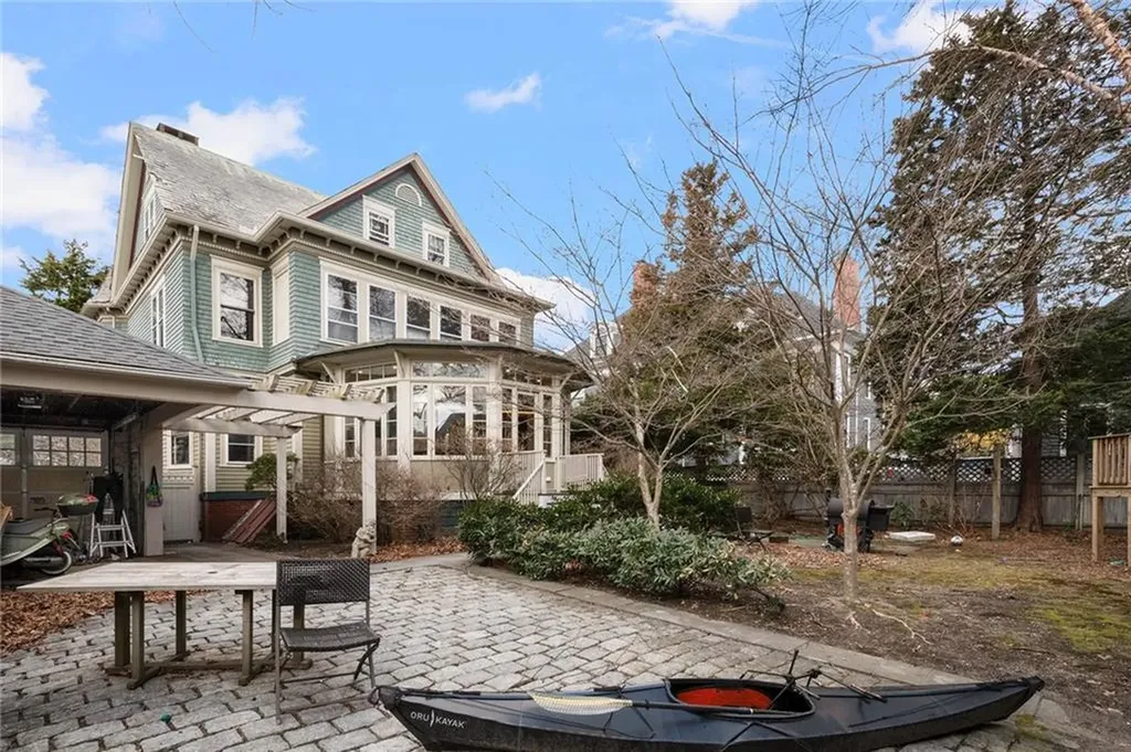251 Olney Street Providence RI 02906