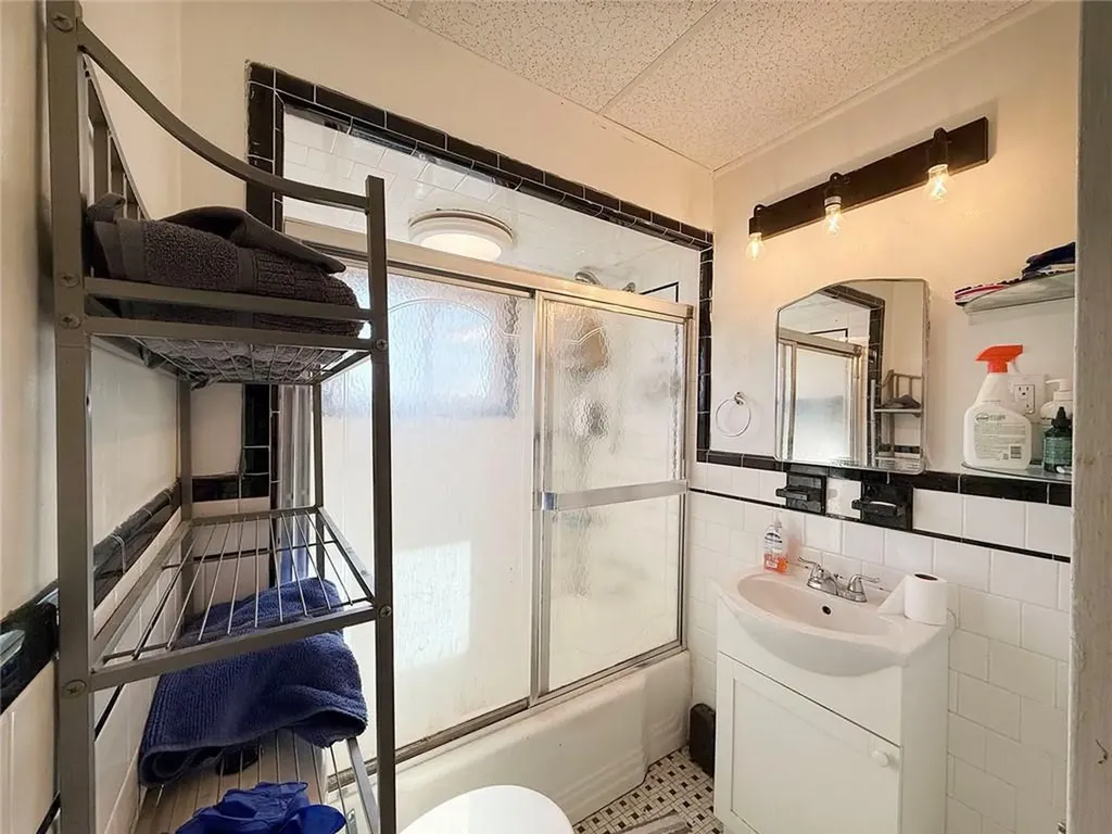 86 Magill Street Pawtucket RI 02860