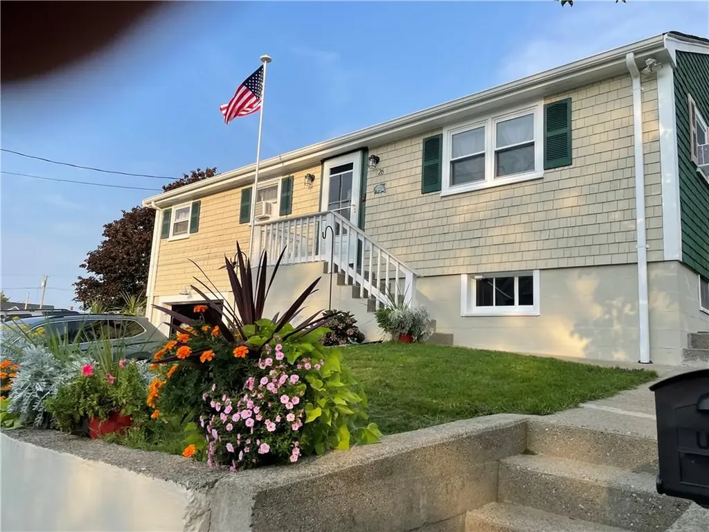 26 Cliff Street Tiverton RI 02878