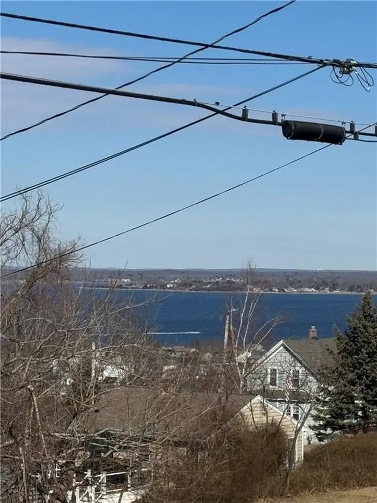 26 Cliff Street Tiverton RI 02878