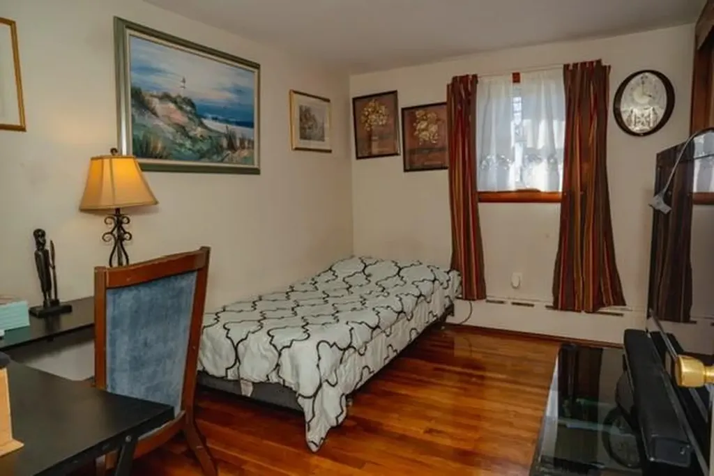 26 Cliff Street Tiverton RI 02878