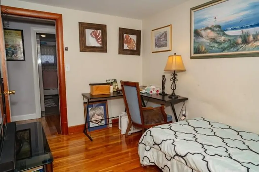 26 Cliff Street Tiverton RI 02878