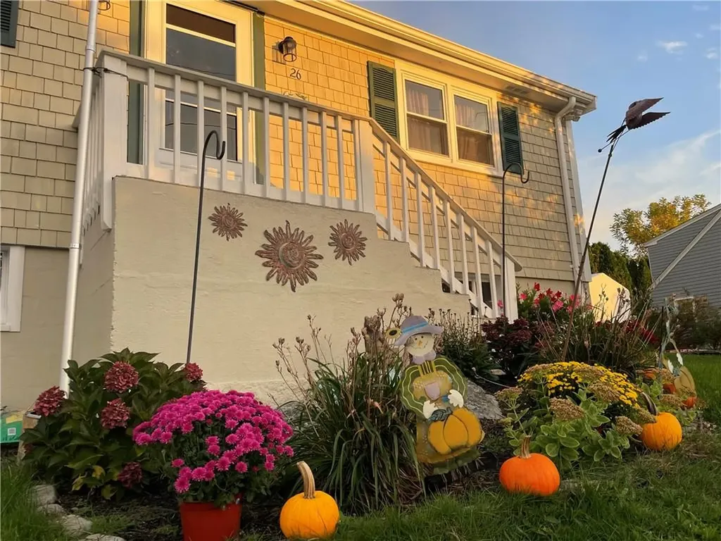 26 Cliff Street Tiverton RI 02878