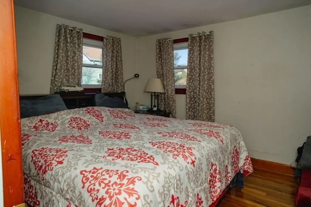 26 Cliff Street Tiverton RI 02878