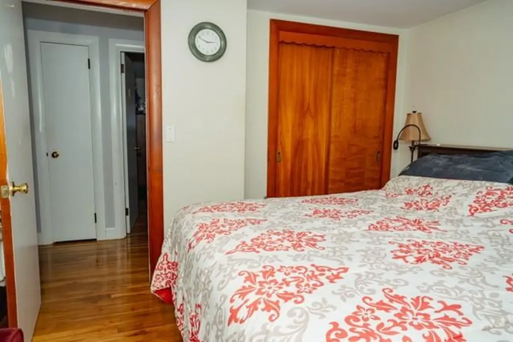 26 Cliff Street Tiverton RI 02878