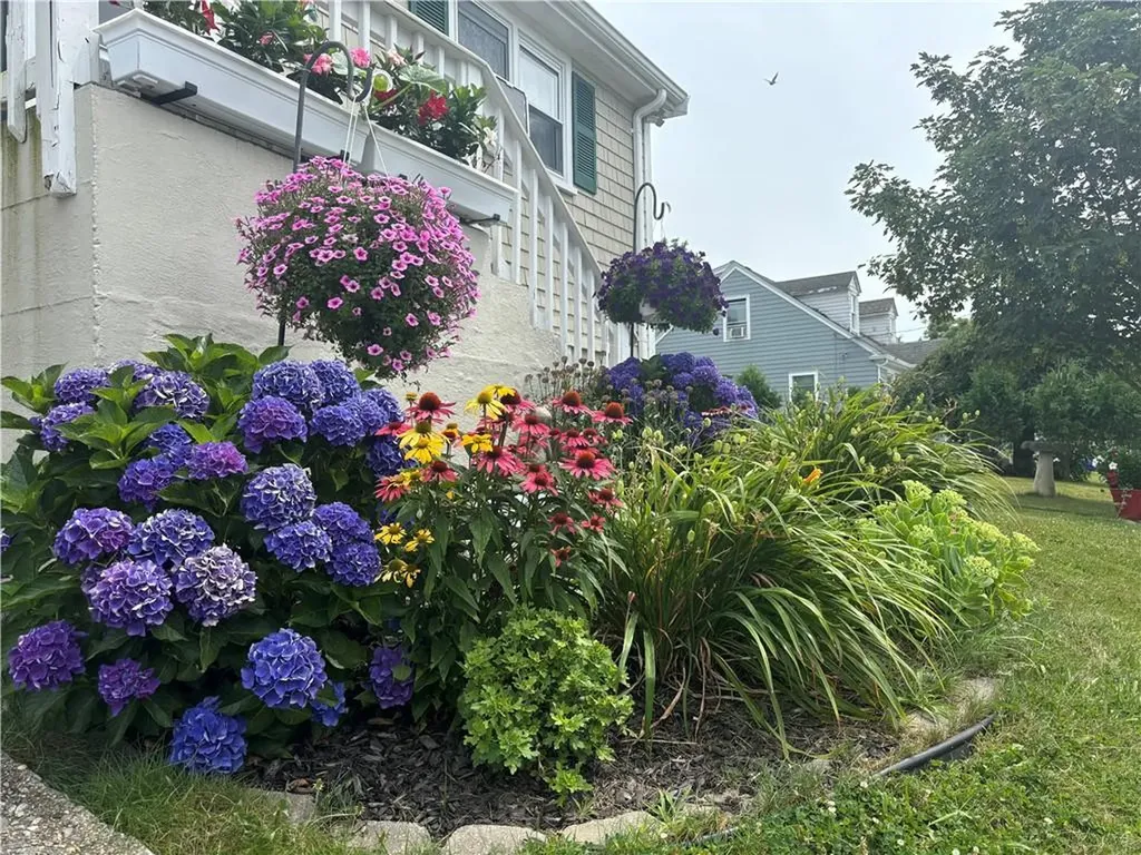 26 Cliff Street Tiverton RI 02878