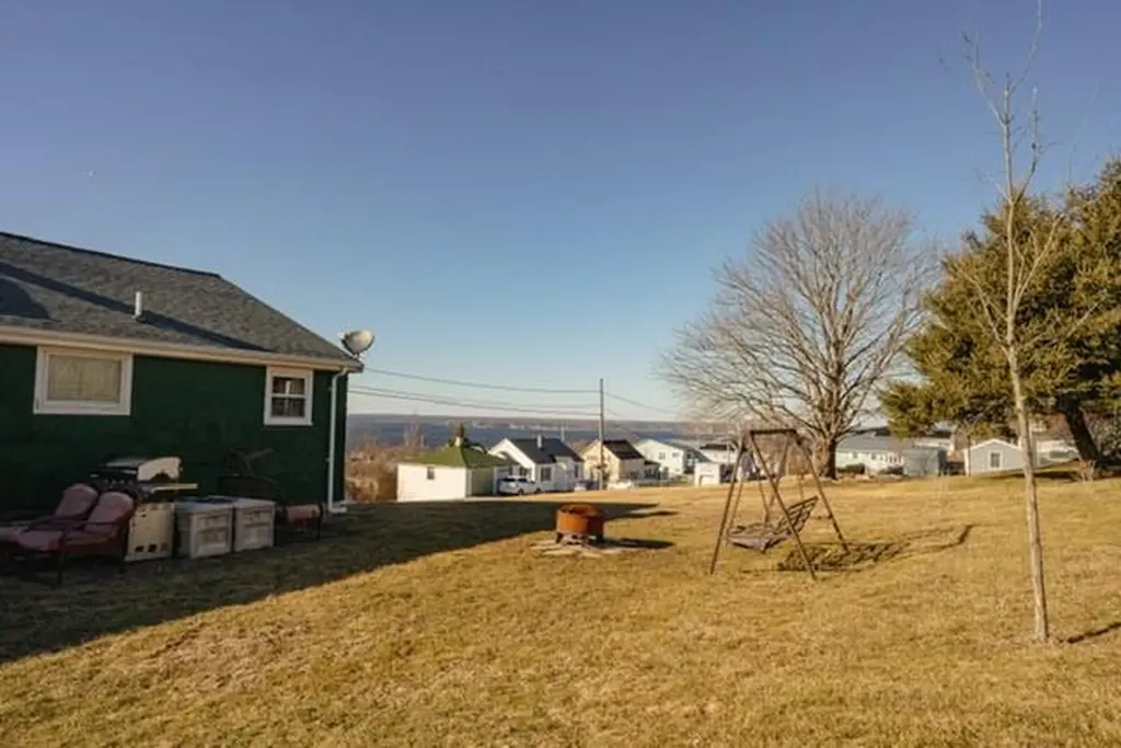 26 Cliff Street Tiverton RI 02878
