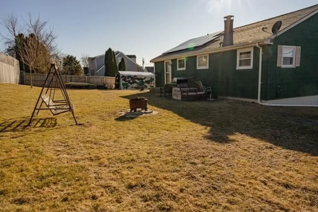 26 Cliff Street Tiverton RI 02878