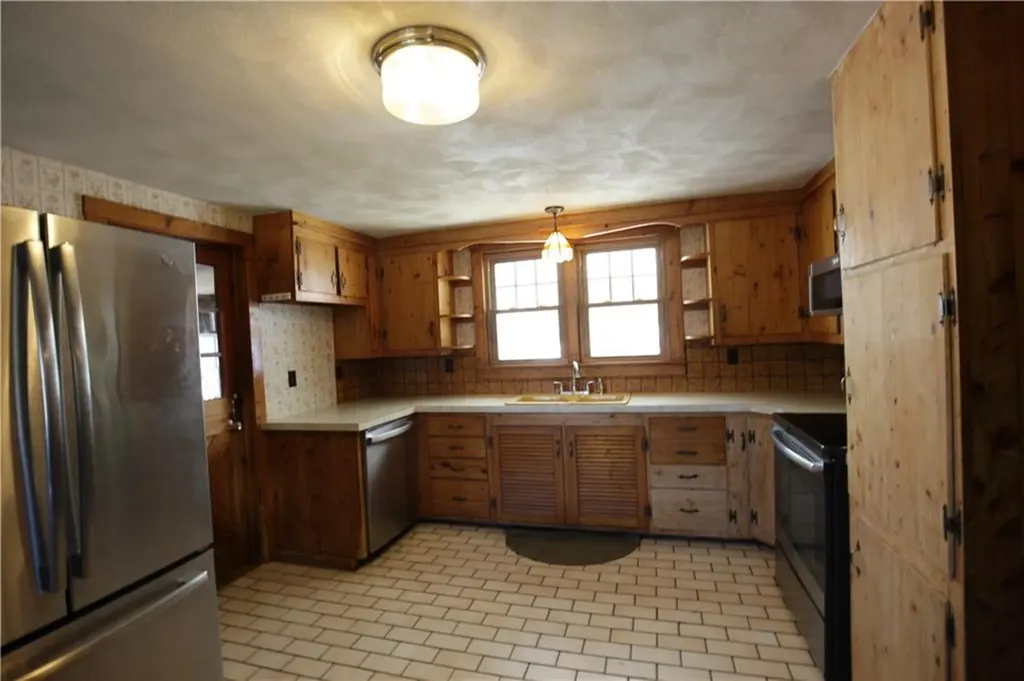 9 King Road Foster RI 02825