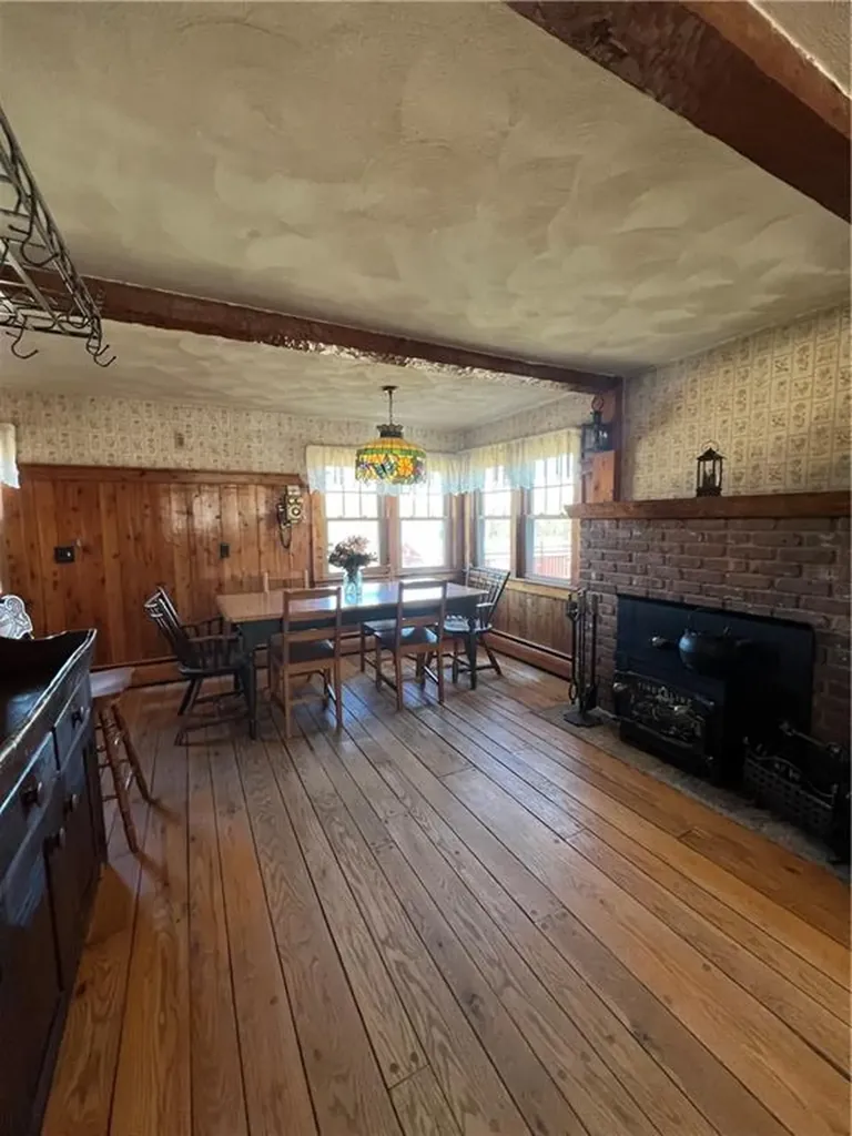 9 King Road Foster RI 02825