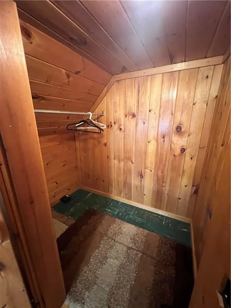 9 King Road Foster RI 02825