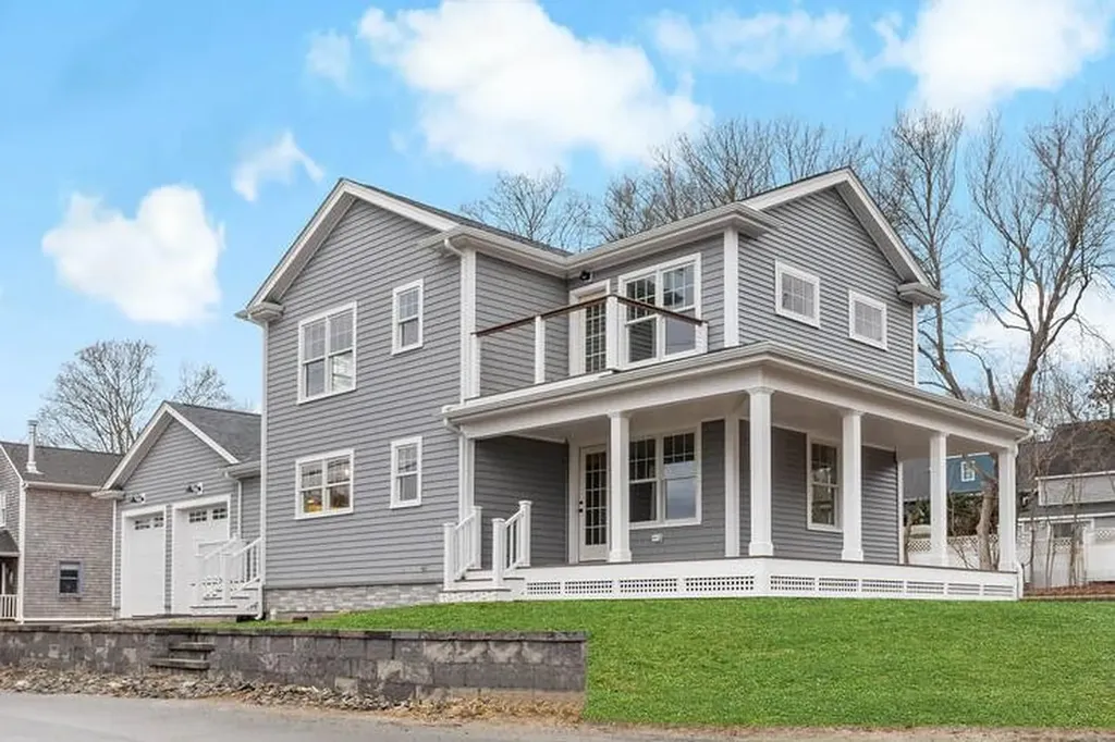 111 King Phillip Avenue Bristol RI 02809
